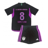 Bayern Munich Leon Goretzka #8 Uit tenue Kids 2023-24 Korte Mouwen (+ broek)