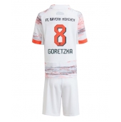 Bayern Munich Leon Goretzka #8 Uit tenue Kids 2025-26 Korte Mouwen (+ broek)