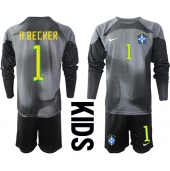 Brazilië Alisson Becker #1 Keeper Thuis tenue Kids WK 2022 Lange Mouwen (+ broek)