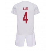 Denemarken Simon Kjaer #4 Uit tenue Kids WK 2022 Korte Mouwen (+ broek)