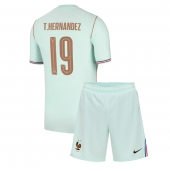 Frankrijk Theo Hernandez #19 Uit tenue Kids WK 2026 Korte Mouwen (+ broek)