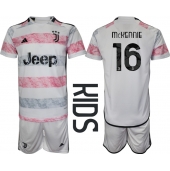 Juventus Weston McKennie #16 Uit tenue Kids 2023-24 Korte Mouwen (+ broek)