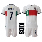Portugal Cristiano Ronaldo #7 Uit tenue Kids WK 2022 Korte Mouwen (+ broek)