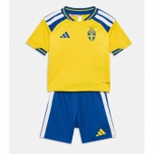 Zweden Thuis tenue Kids WK 2026 Korte Mouwen (+ broek)