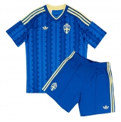 Zweden Uit tenue Kids WK 2026 Korte Mouwen (+ broek)